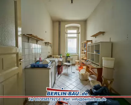 Berlin-wohnung-ffhain-teilrenovierung 2 Fett- und Nikotinverseuchte Wände, Decken und Türen.