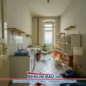 Berlin-wohnung-ffhain-teilrenovierung 2 Fett- und Nikotinverseuchte Wände, Decken und Türen.