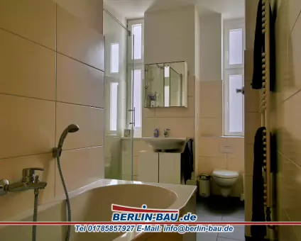 bauunternehmen_berlin 2 Badezimmer, neu, inkl. Grundrissänderung (Bereich hinten am linken Fenster war zuvor Kammer)